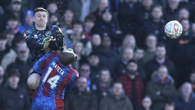 FOTO: Pelanggaran Horor Kiper Millwall, Mateta Dapat 25 Jahitan