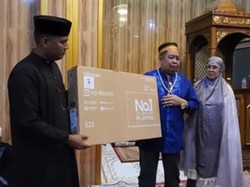 Masjid di Maros Bagikan Hadiah Umrah-TV untuk Jemaah Salat Tarawih