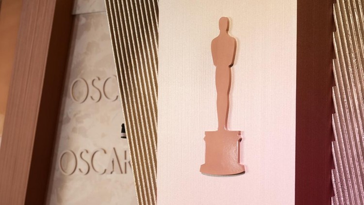 An Oscar logo is pictured in the red carpet area for Sunday's 97th Academy Awards at the Dolby Theatre on Thursday, Feb. 27, 2025, in Los Angeles. (AP Photo/Chris Pizzello)