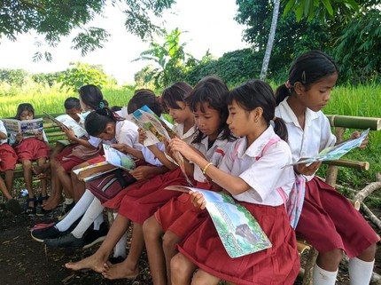 Bantu Buku Jadi Penerang Asa Pendidikan di Pelosok