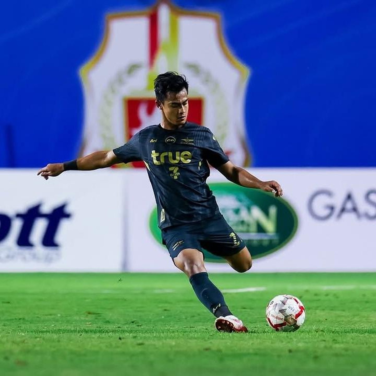 Pratama Arhan ikut serta mengantarkan Bangkok United meraih kemenangan atas Sukhothai dalam lanjutan Liga Thailand&period; Bangkok United menang 3-1&period;