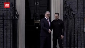 VIDEO: Diusir Trump, Zelensky Disambut Hangat PM Inggris