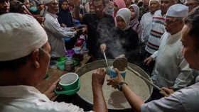FOTO: Tradisi Sajian Aneka Macam Bubur untuk Berbuka Puasa Ramadan