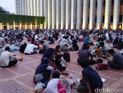 Video: Masjid Istiqlal Siapkan Ribuan Hidangan Gratis untuk Buka Puasa