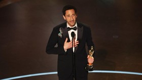 Adrien Brody Menang Piala Oscar Kedua Berkat The Brutalist