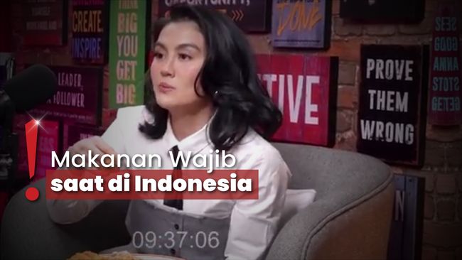 Makan Bareng Deddy-Vidi, Agnez Mo Nyuap Nasi Padang Pakai Tangan