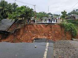 Instruksi Menteri PU Agar Jalan Jambi-Sumbar yang Amblas Bisa Dilalui Saat Lebaran