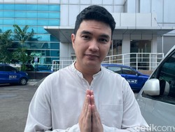 Aldi Taher Wajib Ada Lontong Isi Oncom saat Buka Puasa