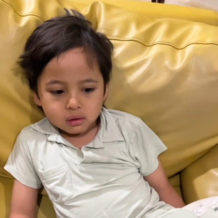 <p>Pada puasa hari pertama, Arrasya putra Tasya Kamila semangat bangun sahur nih, Bunda. Jika puasanya <em>full</em>, Arrasya akan mendapatkan hadiah dari sang Bunda. "Semangat banget mau puasa <em>masyaAllah</em>. Semangat puasa karena<em> Allah Ta'ala</em> (<em>plus</em> kalau berhasil dapat kipas)," tutur Tasya mengutip Instagram Stories-nya. (Foto: Instagram: @tasyakamila)</p>