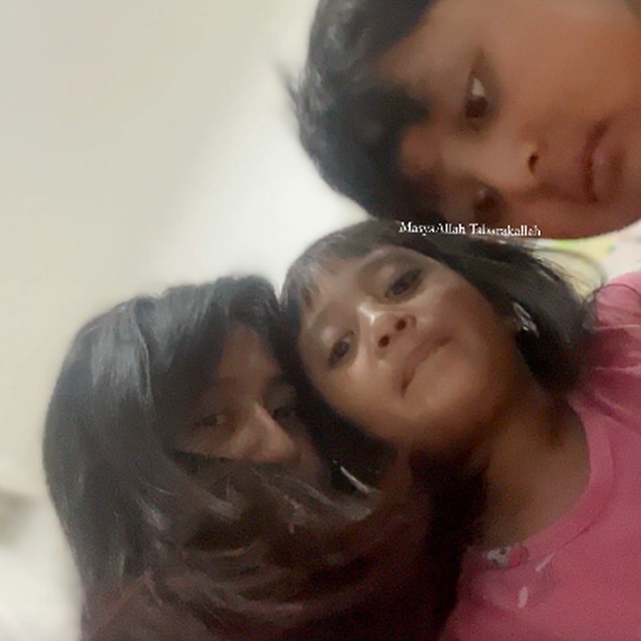 <p>Kedua anak Chua 'Kotak', Raja Sabdasakha Putra Firmansyah dan Shakilla Sabdasakhi Putri Firmansyah, turut melaksanakan sahur untuk menjalankan ibadah puasa di bulan Ramadhan. "<em>MasyaAllah tabarakallah</em>," kata Chua seraya mengunggah potret kedua anaknya yang masih mengantuk. (Foto: Instagram: @chuakotak)</p>