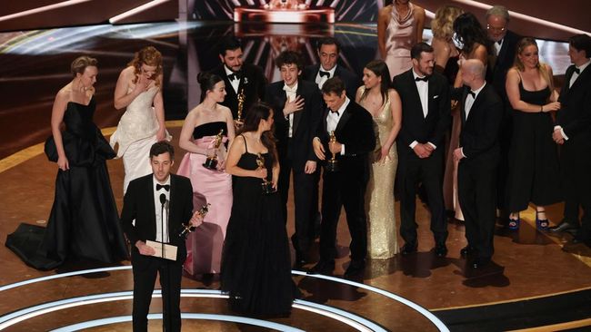 Anora berhasil memenangkan Best Picture di Piala Oscar 2025, sekaligus buat Anora jadi jawara umum dengan meraih total lima piala.