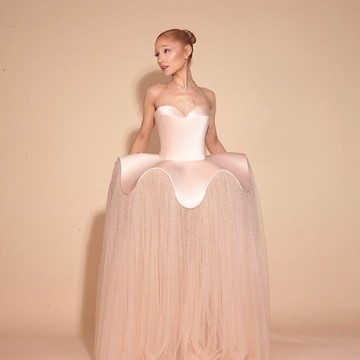 Bedah Gaya 'Glindacore' ala Ariana Grande di Oscar 2025, Berpadu Tren 'Jellyfish' Elegan