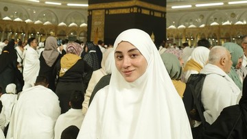 Margin Wieheerm hingga Dinda Hauw Umrah dan Puasa Ramadhan di Tanah Suci, Simak Potretnya