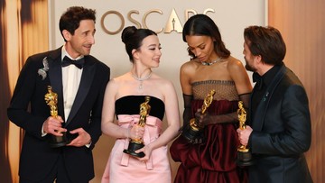 Kieran Culkin Tagih Sang Istri agar Hamil Anak Keempat saat Terima Penghargaan Oscar 2025