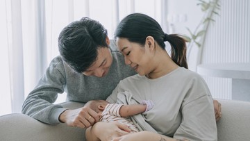 Cuti Melahirkan untuk Ayah di AS Terbukti Efektif Bantu Bunda Menyusui Bayi Lebih Lama