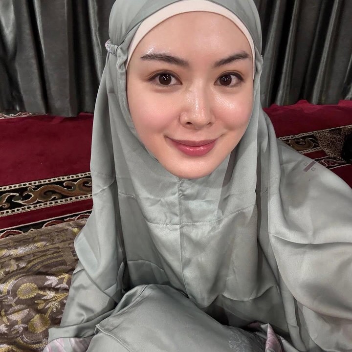 <p>Ayana sebelumnya mengaku mulai tertarik dengan Islam sejak usia 7 tahun. Ia pun memutuskan untuk menjadi mualaf dan menutup aurat dengan hijab sejak 12 tahun yang lalu. (Foto: Instagram@xolovelyayana)</p>