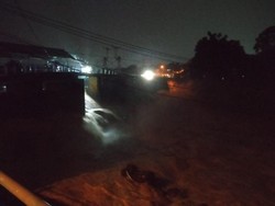 Puncak Masih Hujan Deras Malam Ini, Bendung Katulampa Siaga 3