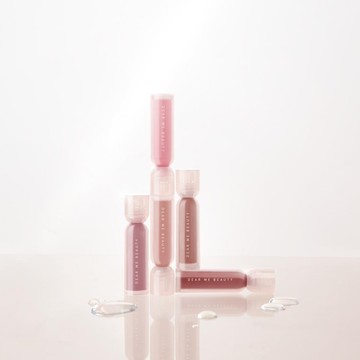 img-title Dear Me Beauty Hadirkan Hydraglow Lip Stain untuk Tampilan Bibir Glossy dengan Warna yang Segar