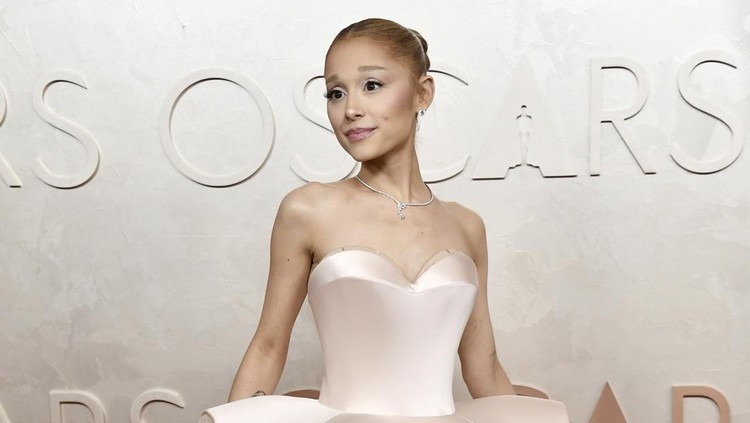 Ariana Grande arrives at the Oscars on Sunday&comma; March 2&comma; 2025&comma; at the Dolby Theatre in Los Angeles&period; &lpar;Photo by Richard Shotwell&sol;Invision&sol;AP&rpar;
