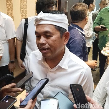 Berikan Sikap Cuek Saat Disapa Warga, Dedi Mulyadi: Saya Sombong Demi Diri Sendiri
