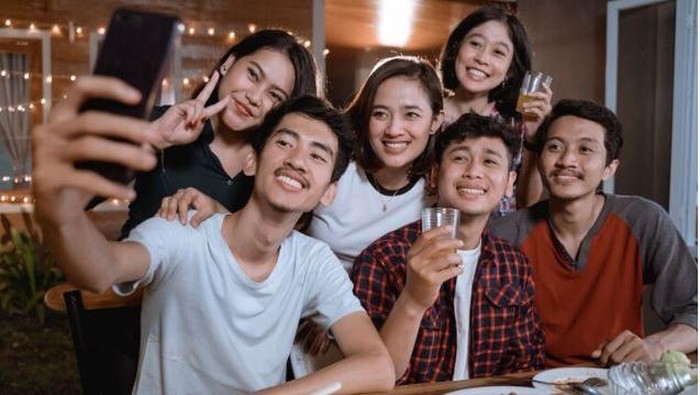 Bukber sama Sahabat Nggak Bakalan 'Krik' Kalau Ngobrol dan Lakukan Aktivitas Seru Ini!