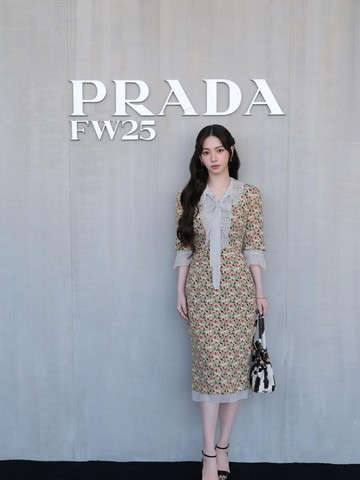 Outfit Stylish Seleb Global Saksikan Fashion Show Prada di Milan Fashion Week