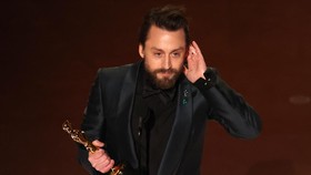 Kieran Culkin Menang Piala Oscar, Tagih Janji Tambah Anak ke Istri
