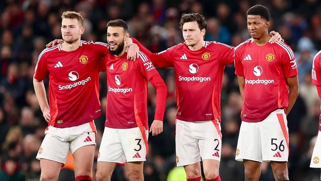 Noussair Mazraoui jadi salah satu pemain terbaik Manchester United saat melawan Fulham dalam babak 16 besar Piala FA meski sedang puasa, Minggu (2/3).