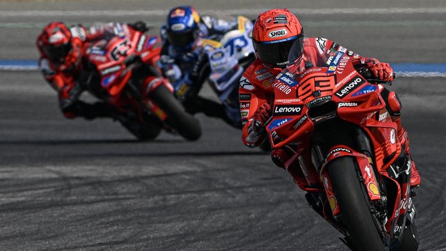 Berita kemenangan Marc Marquez dalam MotoGP Thailand 2025 dan legenda Barcelona Carles Puyol yang cinta Indonesia jadi artikel yang paling banyak dibaca.