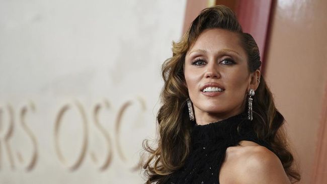 Disney Sempat Larang Miley Cyrus Bawakan Lagu-lagu Hannah Montana