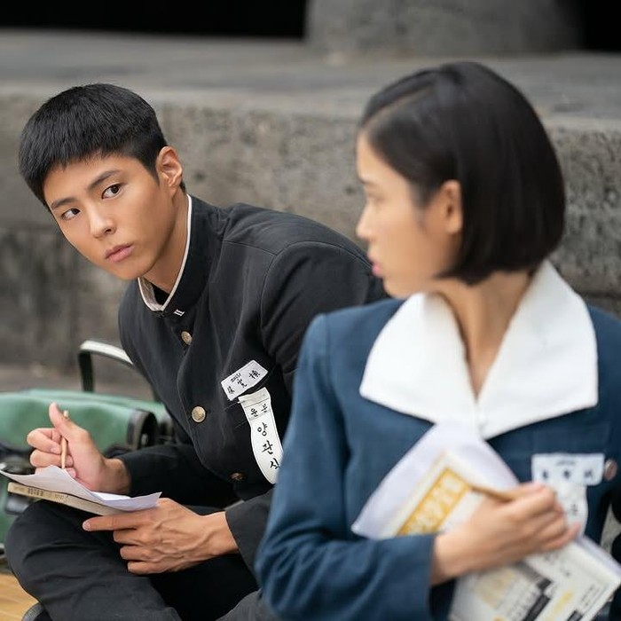 Park Bo Gum dan IU di When Life Gives You Tangerines