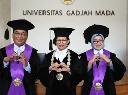 Kompak! Pasutri Ini Dikukuhkan sebagai Guru Besar UGM Bersamaan