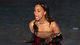 5 Pemenang Pecah Telur di Oscar 2025, Mikey Madison hingga Zoe Saldana