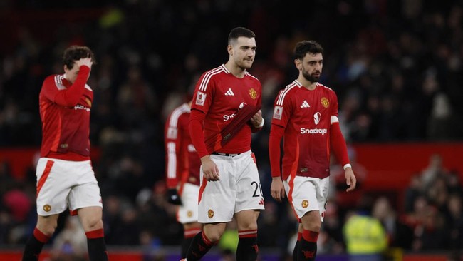 Kekalahan dari Fulham dalam ajang Piala FA membuat Manchester United dipastikan tidak akan meraih gelar di Inggris pada musim ini.