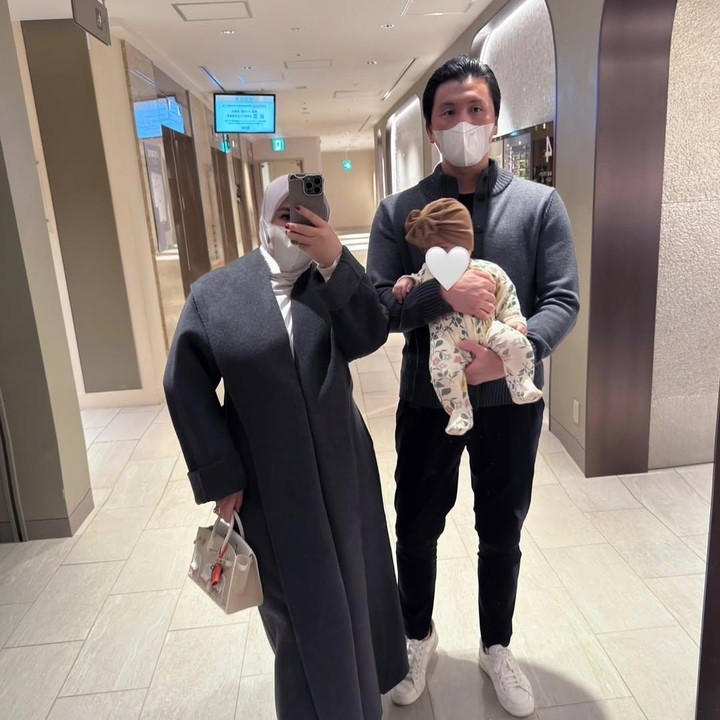 <p>Bulan Ramadhan tahun ini menjadi momen yang berkesan bagi Syahrini dan Reino. Bukan tanpa alasan, hal ini karena hadirnya sang putri, Baby R. (Foto: Instagram: @princessyahrini)</p>