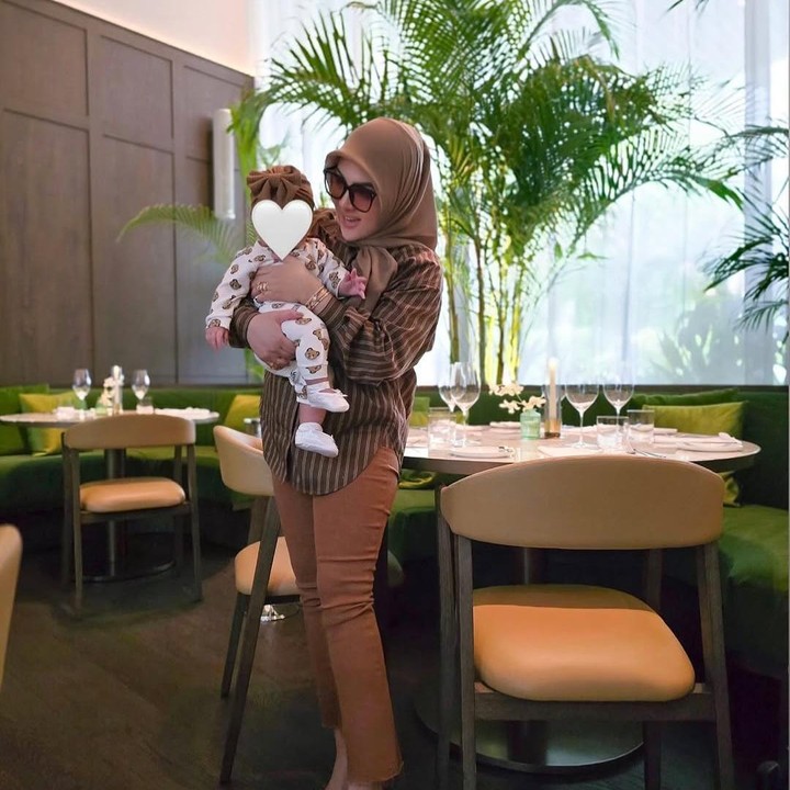 <p>Pada unggahan ini, perempuan 44 tahun itu mengucap syukur karena Allah telah menganugerahkannya seorang putri cantik, Bunda. (Foto: Instagram: @princessyahrini)</p>