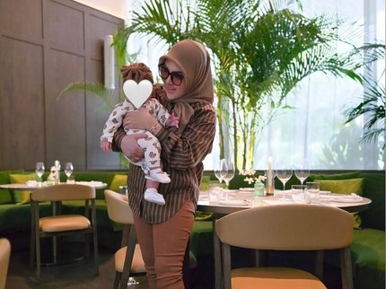 Syahrini Ungkap Rasa Bahagia Jalani Ramadhan Bareng Baby R, Simak 7 Momen Manisnya