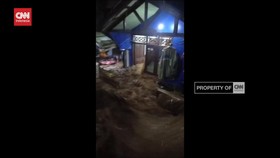 VIDEO: Hujan Deras, Kawasan Puncak Diterjang Banjir Bandang