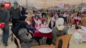 VIDEO: Buka Puasa Pertama Warga Gaza Tanpa Desingan Peluru Israel