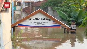 VIDEO: Sungai Ciliwung Meluap, Belasan Rumah Pejaten Timur Kebanjiran
