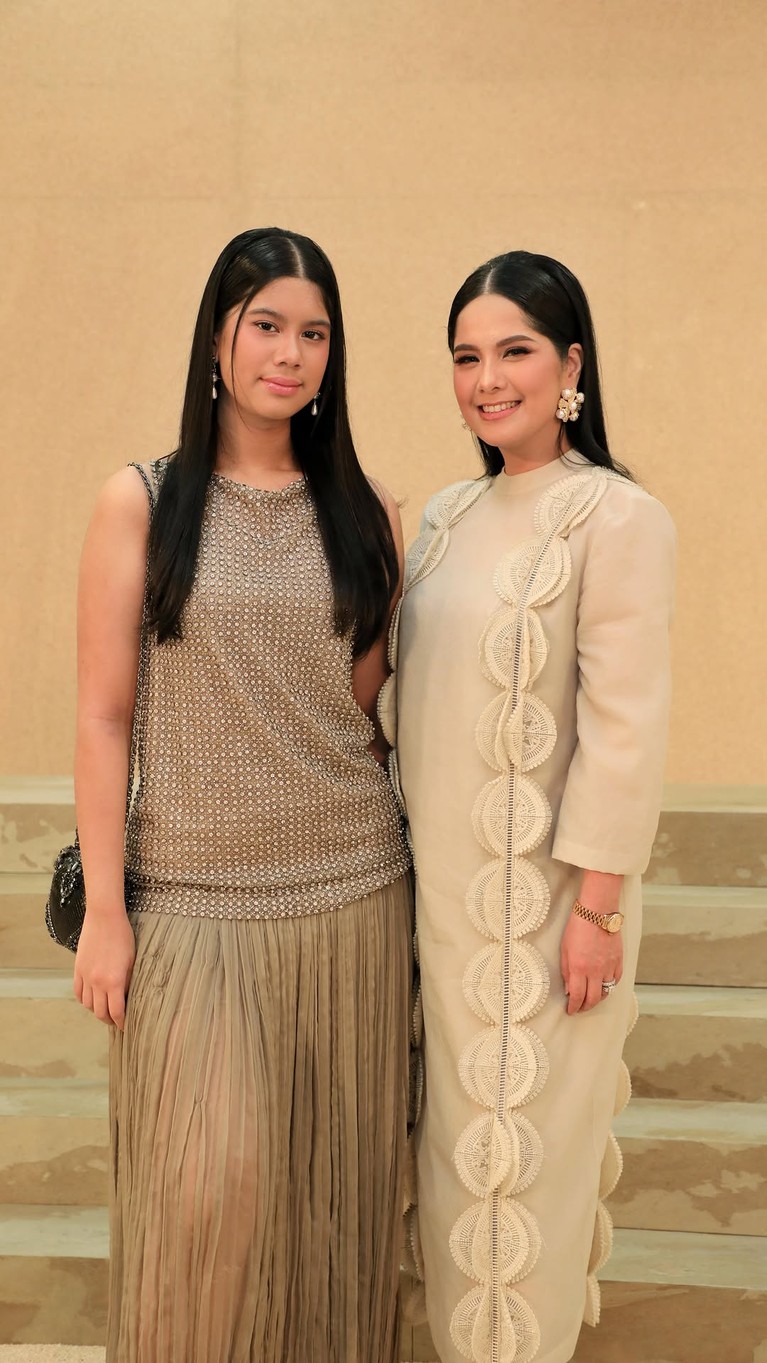 Almira Putri Annisa Pohan Almira Putri Annisa Pohan