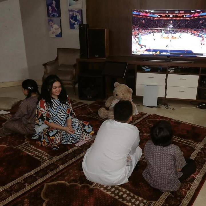 <p>Kedekatan dua keluarga ini juga terlihat saat anak-anak Anang dan Ashanty menghabiskan waktu bersama kedua anak Krisdyanti dan Raul Lemos. Meski mereka tidak memiliki hubungan darah, keempatnya sering bermain bersama dan menunjukkan keakraban. (Foto: Instagram @aurelie.hermansyah)</p>