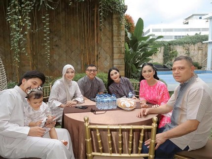 Anang & Ashanty Buka Puasa Bareng Keluarga Krisdayanti, Lihat 7 Potret Kebersamaan Bareng Aurel