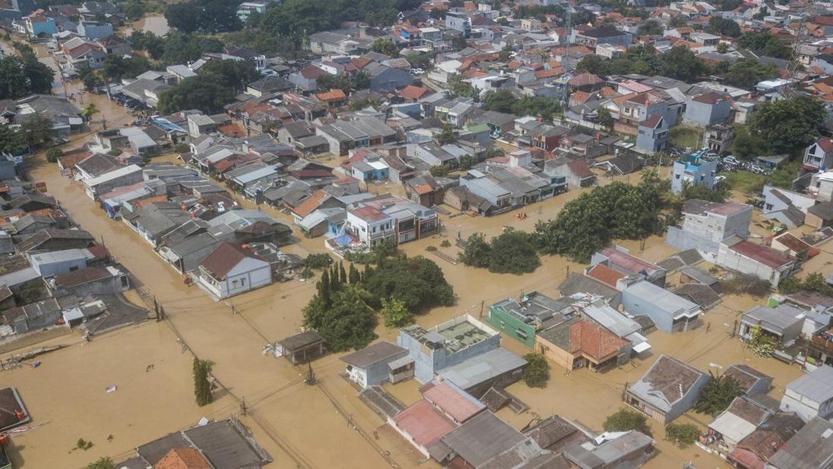 Wamendagri Minta Sekolah di Bekasi Diliburkan Usai Banjir Besar