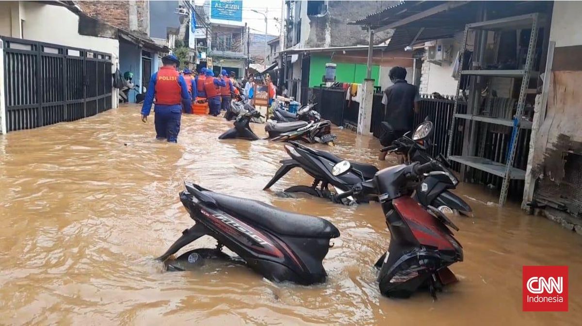 Banjir di Bidara Cina Jakarta Timur, Puluhan Motor Warga Terendam