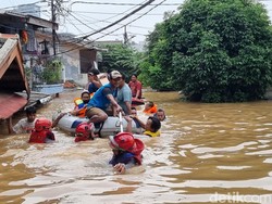 77 RT di Jakarta Terendam Banjir, Ketinggian Air Capai 5 Meter