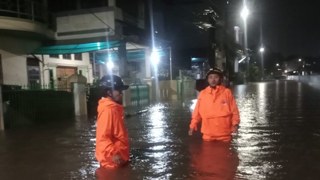 Daftar Lokasi Banjir di Tangsel Imbas Hujan Deras Minggu Sore BPBD Tangerang Selatan (Tangsel) mencatat banjir terjadi di sejumlah titik imbas hujan deras, berikut titiknya.