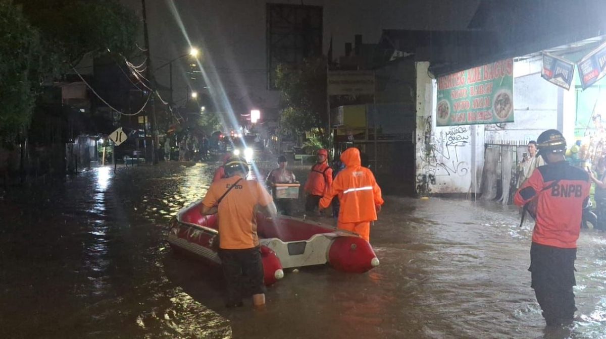 Pondasi Dua Rumah Jebol di Ciputat Tangsel Akibat Hujan Deras