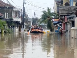 Video Cerita Warga Dievakuasi dari Banjir di Villa Nusa Indah: Jendela Dijebol