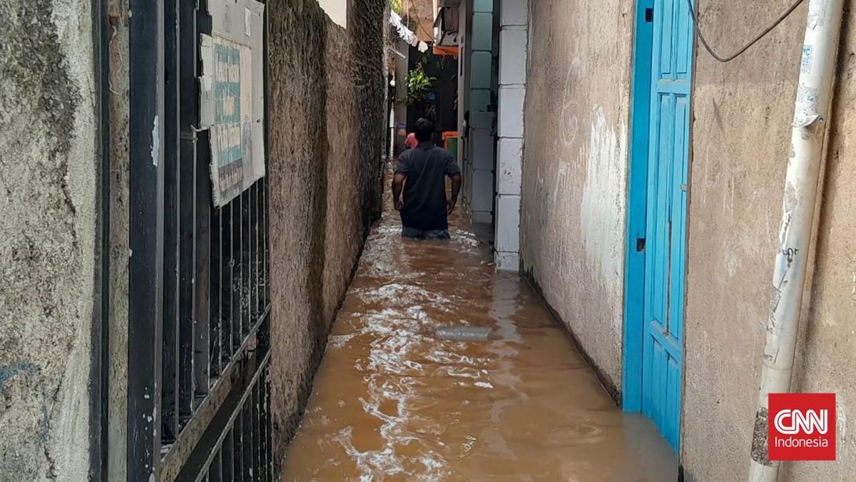 Banjir Hampir 1 Meter Rendam Pemukiman Warga di Bidara Cina